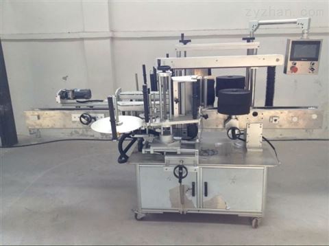 礦泉水貼標機與分卡機 飲料包裝行業(yè)的自動化解決方案