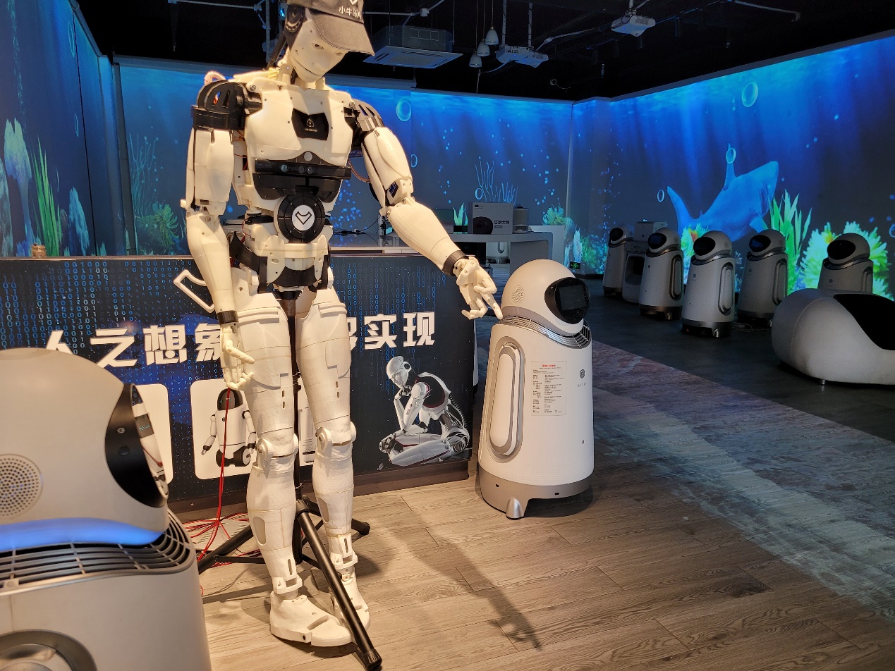 科技賦能中醫(yī) 全球首款便攜式艾灸機(jī)器人引領(lǐng)智能健康新風(fēng)尚